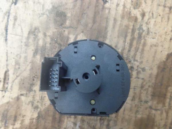 COMMODO VW/SEAT ( PHARE UNIQUEMENT ) - Vue 3